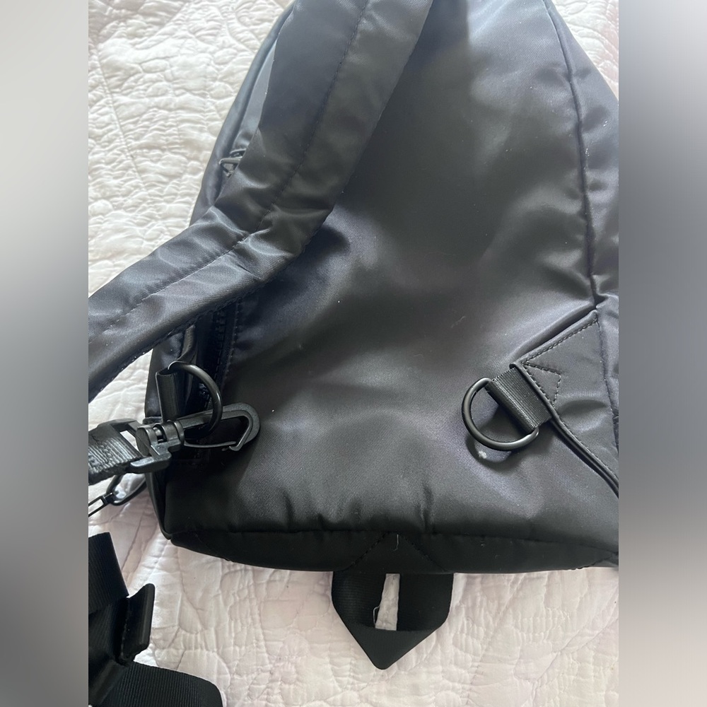 Guess sling bag - Picture 7 of 8